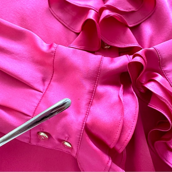 St. John bright pink silk blouse with ruffle front, long sleeve sz 8 - Picture 6 of 8